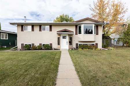 76 Anderson Close Red Deer, AB T4R 1E2