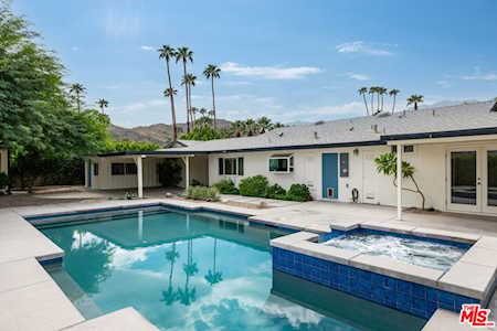 2106 S Divot Ln Palm Springs, CA 92264