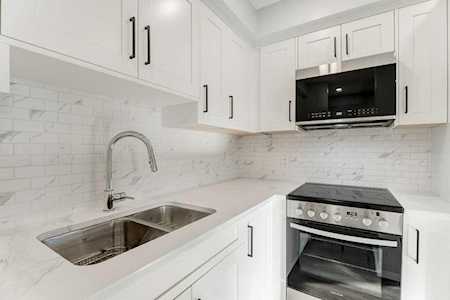 1633 26 Ave SW #203 Calgary, AB T2T 1C7