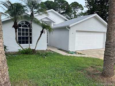 2831 Woodland Dr Edgewater, FL 32141