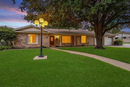 3909 Emerald Oaks Drive Haltom City, TX 76117