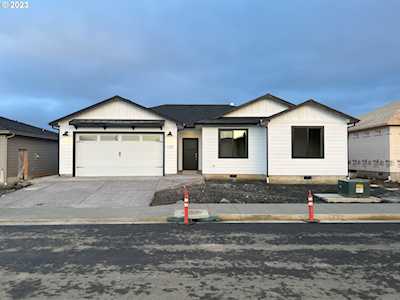 152 Elkton ST Sutherlin, OR 97479