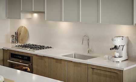 128 W 15th Street #404 North Vancouver, BC V7M 1R5