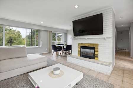 1035 Holdom Avenue Burnaby, BC V5B 3V5