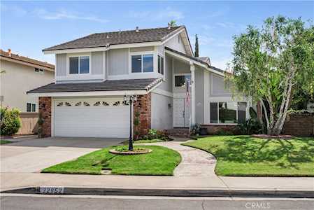 22952 Cedarspring Lake Forest, CA 92630