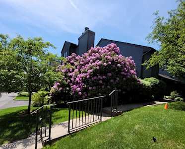 39 Valley View Dr Bernards Twp., NJ 07920