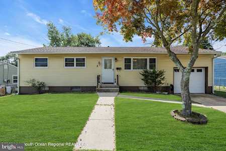 17 Colgate Dr Toms River, NJ 08757