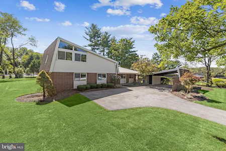 13 Stone Hollow Ct Pikesville, MD 21208