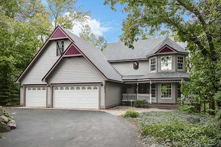 2459 Hillwood Drive E Maplewood, MN 55119