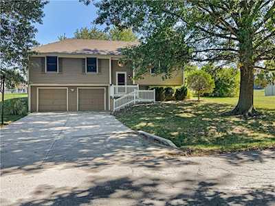 10401 N Main St Kansas City, MO 64155