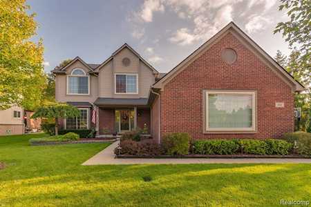 880 Timber Trail South Lyon, MI 48178