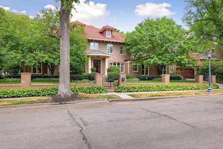 1724 Summit Avenue Minneapolis, MN 55403