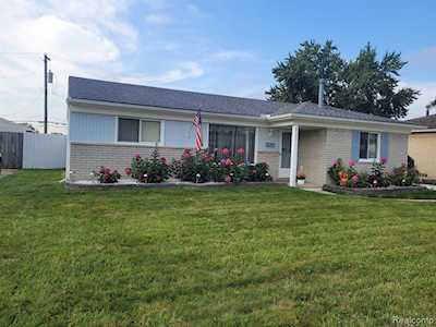 32655 Lone Pine Dr Westland, MI 48185
