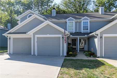 6032 NE Moonstone Dr Lee's Summit, MO 64064
