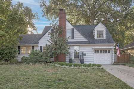 4837 W 77 St Prairie Village, KS 66208