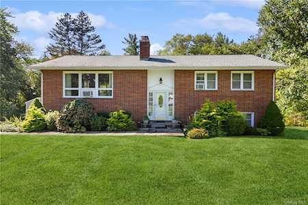 20 Center Dr Mahopac, NY 10541