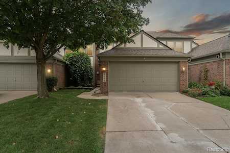 2194 Lone Wolf Ln Canton Twp, MI 48188