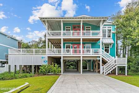 105 SE 63rd St Oak Island, NC 28465