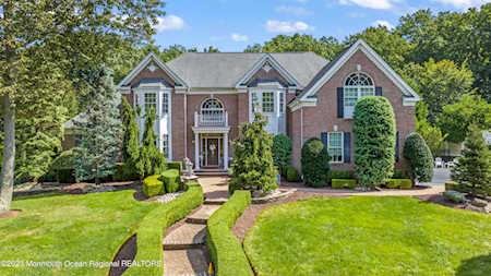 11 Livingston Ct Marlboro, NJ 07746
