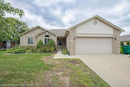 50144 Riverside Dr Macomb, MI 48044