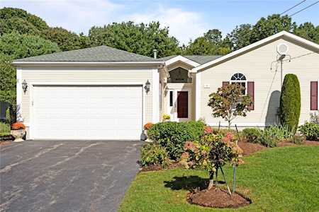 6 Orchard Meadows Dr Smithfield, RI 02917