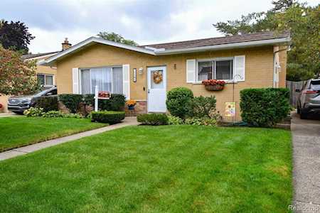 719 Easley Dr Westland, MI 48186