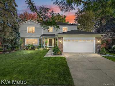 45812 Bartlett Dr Canton Twp, MI 48187