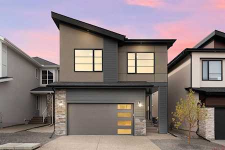 56 Coulee Crescent SW Calgary, AB T3H 4C2