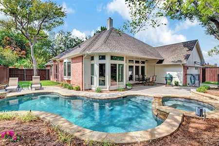 2507 Fallview Lane Carrollton, TX 75007