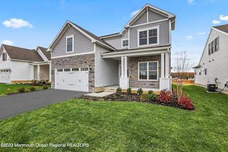 4 Amaryllis Dr Manalapan, NJ 07726