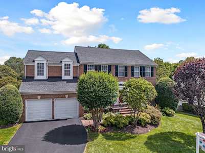 5203 Whisper Willow Dr Fairfax, VA 22030