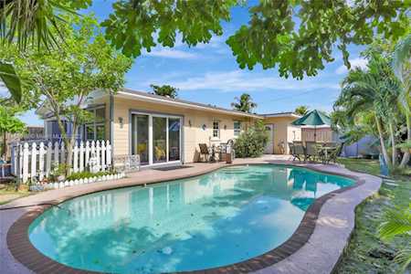 2751 NE 9th Ter Pompano Beach, FL 33064