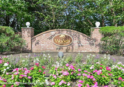 34 Banyan Blvd Holmdel, NJ 07733
