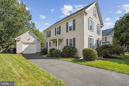 6585 Forsythia St Springfield, VA 22150