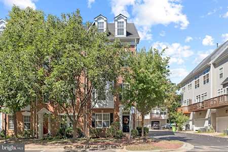 233 Medlock Ln Alexandria, VA 22304
