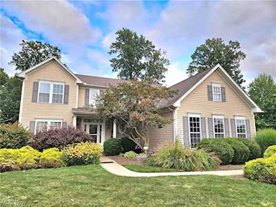 4535 Bridle Ct Avon, OH 44011