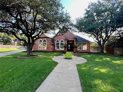 104 Clear Lake Court Southlake, TX 76092