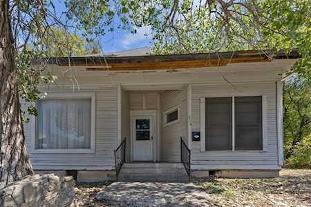 916 W Peach St, Fort Worth, TX 76102 - Townhome Rentals in Fort Worth TX