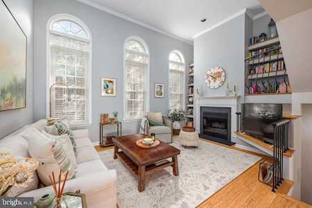 2456 Garnett Dr Alexandria, VA 22311