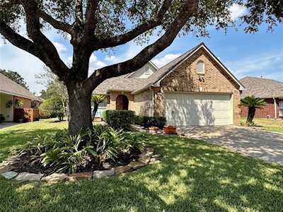 3503 N Peach Hollow Circle Pearland, TX 77584