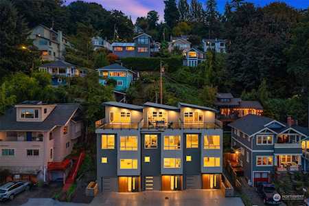 2230 Bonair Place SW Seattle, WA 98116