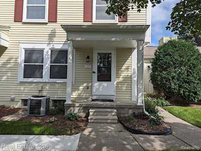 125 Lake Village Dr Walled Lake, MI 48390
