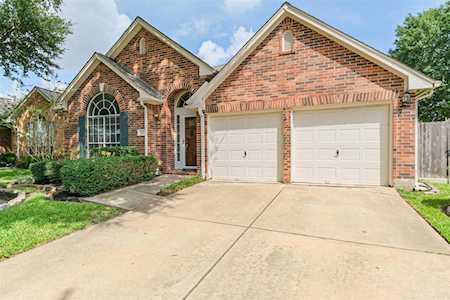527 Avery Dr Sugar Land, TX 77479