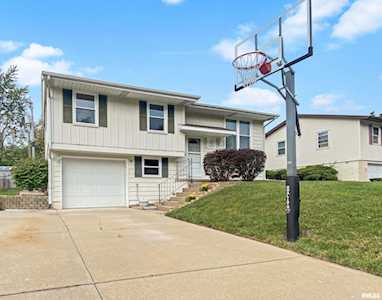 5829 N Graceland Dr Peoria, IL 61614