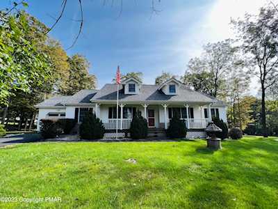 15 Brahms Ct East Stroudsburg, PA 18301
