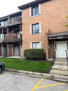 659 N Briar Hill Ln #4 Addison, IL 60101