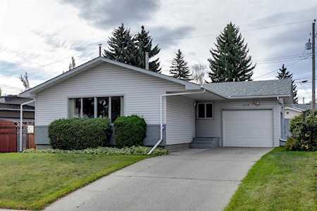 1315 107 Ave SW Calgary, AB T2W 0C1
