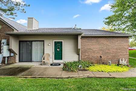306 Spring Brooke Dr Brighton, MI 48116