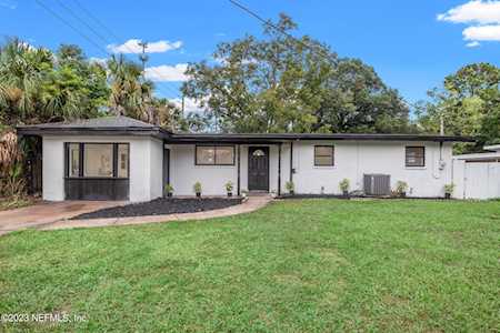 7805 Elvia DR Jacksonville, FL 32211