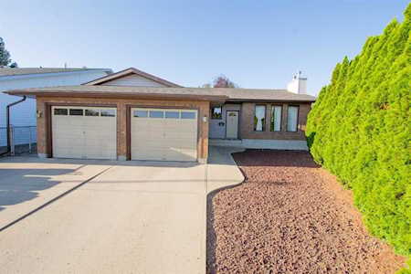 28 Redwood Way SE Medicine Hat, AB T1B 3Z5